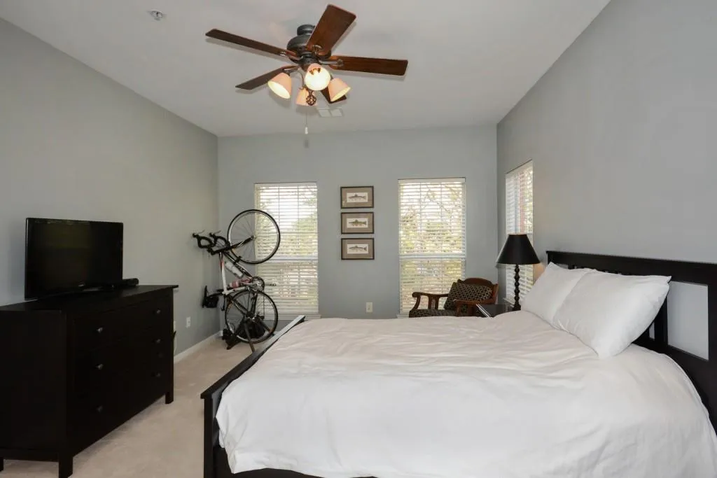 5641 Roswell Road Unit 201, Sandy Springs, Georgia 30342, 1 Bedroom Bedrooms, ,1 BathroomBathrooms,Residential,Sold,5641 Roswell Road Unit 201,5794715