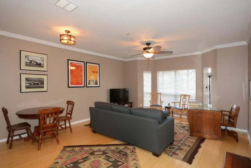 5641 Roswell Road Unit 201, Sandy Springs, Georgia 30342, 1 Bedroom Bedrooms, ,1 BathroomBathrooms,Residential,Sold,5641 Roswell Road Unit 201,5794715