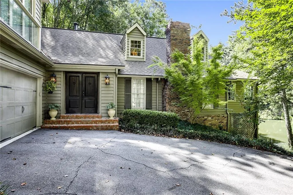 9020 Huntcliff Trace, Atlanta, Georgia 30350, 4 Bedrooms Bedrooms, ,4 BathroomsBathrooms,Residential,Sold,9020 Huntcliff Trace,5856347