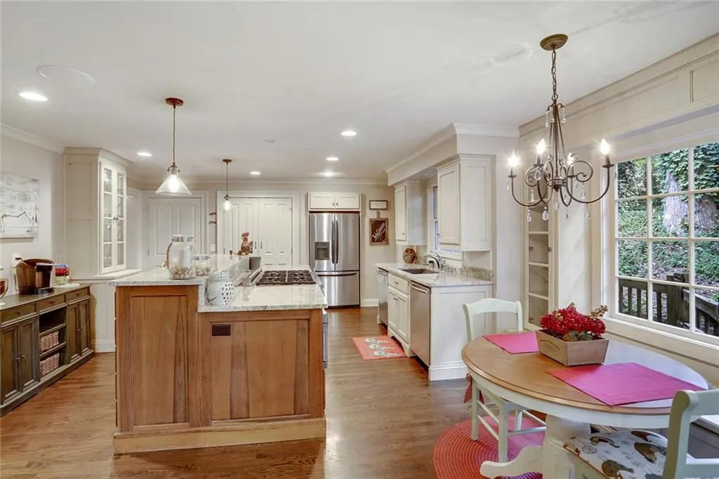 9020 Huntcliff Trace, Atlanta, Georgia 30350, 4 Bedrooms Bedrooms, ,4 BathroomsBathrooms,Residential,Sold,9020 Huntcliff Trace,5856347