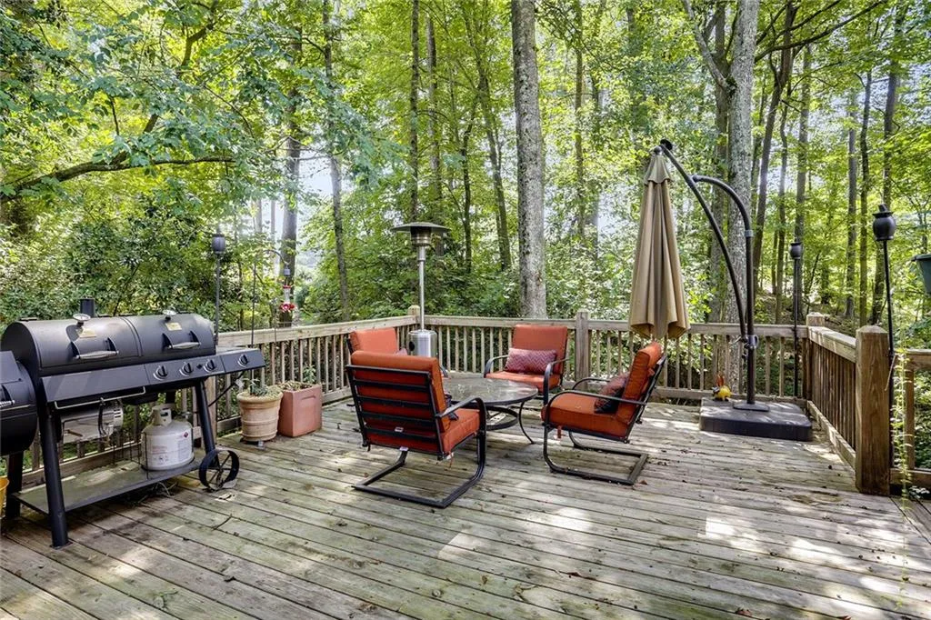 9020 Huntcliff Trace, Atlanta, Georgia 30350, 4 Bedrooms Bedrooms, ,4 BathroomsBathrooms,Residential,Sold,9020 Huntcliff Trace,5856347