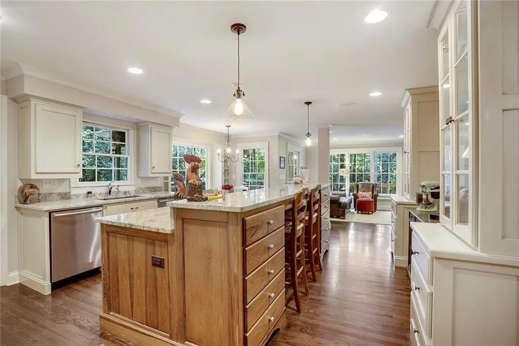 9020 Huntcliff Trace, Atlanta, Georgia 30350, 4 Bedrooms Bedrooms, ,4 BathroomsBathrooms,Residential,Sold,9020 Huntcliff Trace,5856347