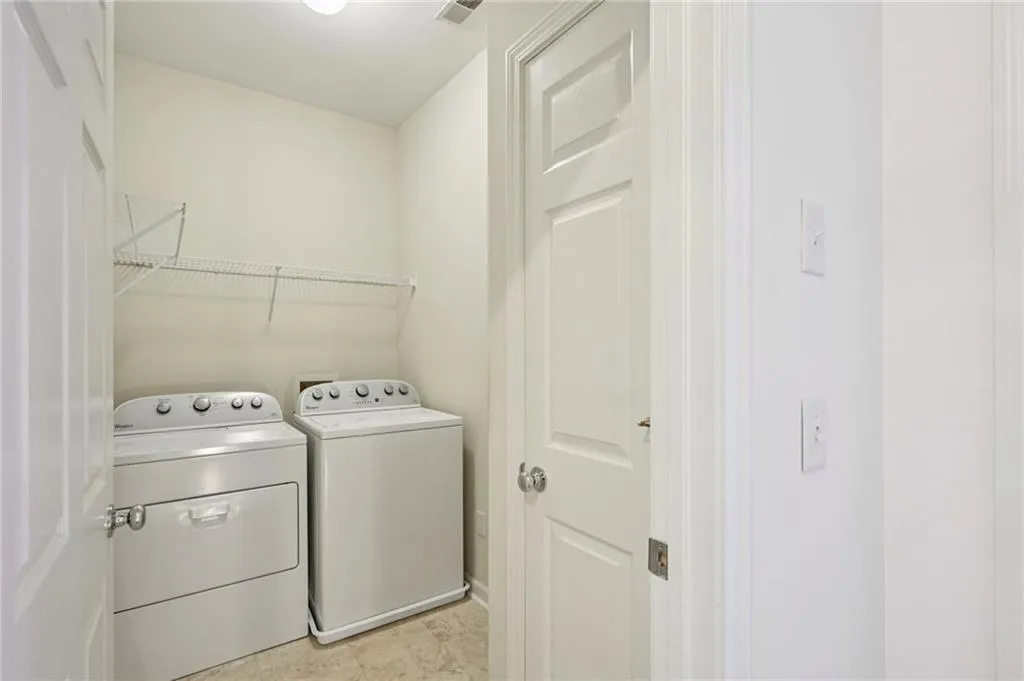 5288 Kershaw Court Se Unit 1, Atlanta, Georgia 30339, 3 Bedrooms Bedrooms, ,3 BathroomsBathrooms,Residential,For Sale,5288 Kershaw Court Se Unit 1,7665207