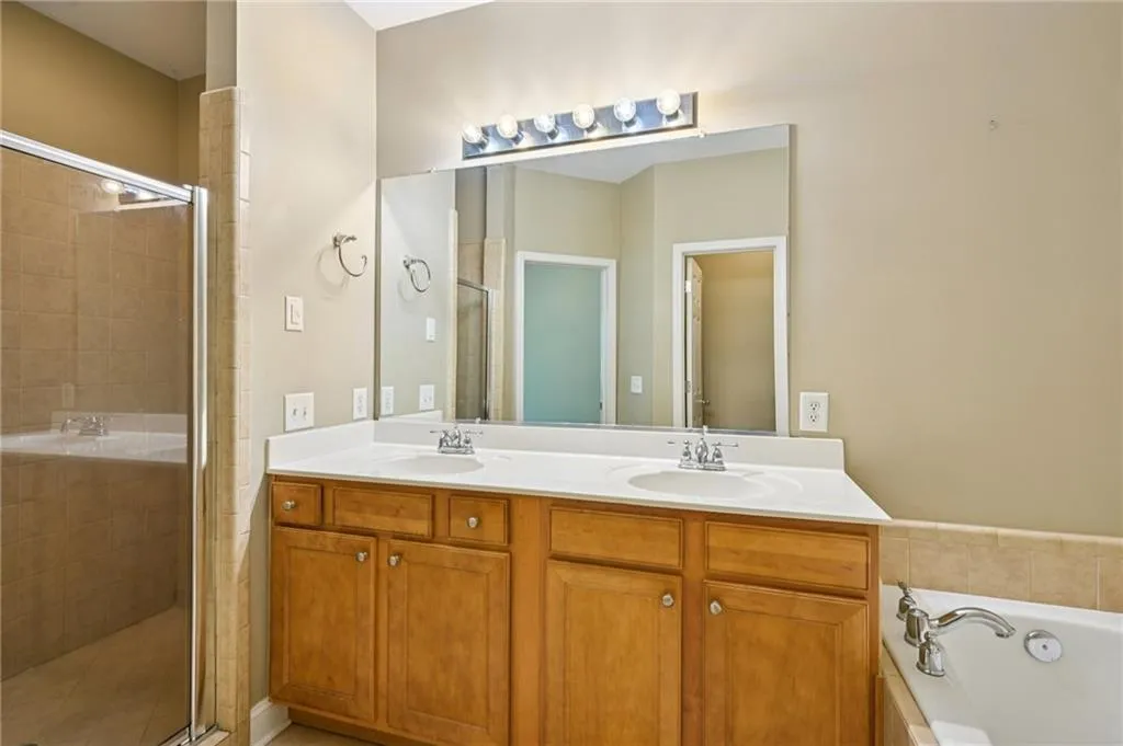 5288 Kershaw Court Se Unit 1, Atlanta, Georgia 30339, 3 Bedrooms Bedrooms, ,3 BathroomsBathrooms,Residential,For Sale,5288 Kershaw Court Se Unit 1,7665207