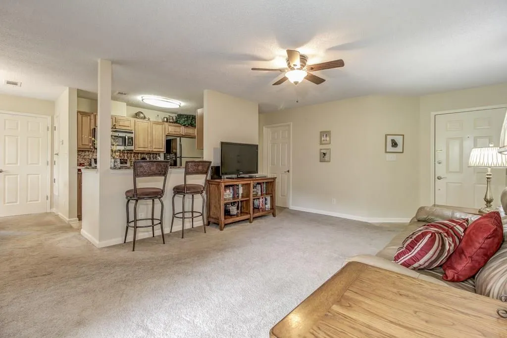 1115 Garden Court Unit 1115, Sandy Springs, Georgia 30328, 2 Bedrooms Bedrooms, ,2 BathroomsBathrooms,Residential,Sold,1115 Garden Court Unit 1115,5728734