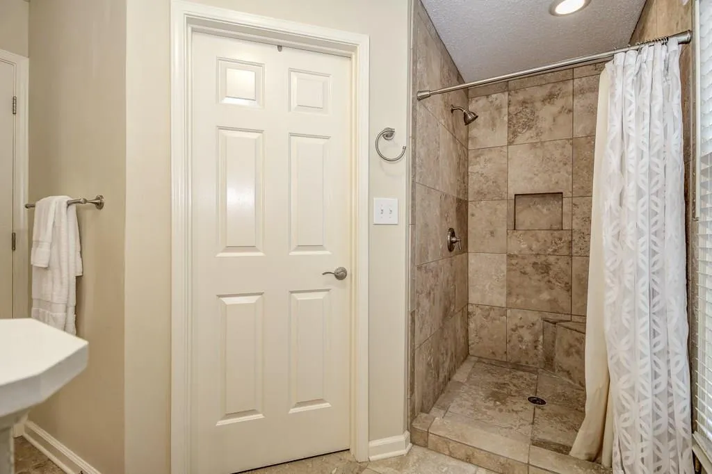 1115 Garden Court Unit 1115, Sandy Springs, Georgia 30328, 2 Bedrooms Bedrooms, ,2 BathroomsBathrooms,Residential,Sold,1115 Garden Court Unit 1115,5728734