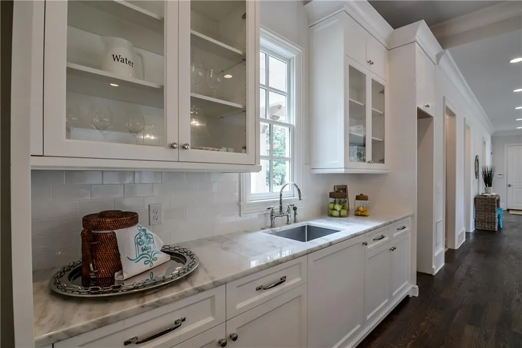 5465 Mount Vernon Parkway, Sandy Springs, Georgia 30327, 5 Bedrooms Bedrooms, ,6 BathroomsBathrooms,Residential,Sold,5465 Mount Vernon Parkway,5703825