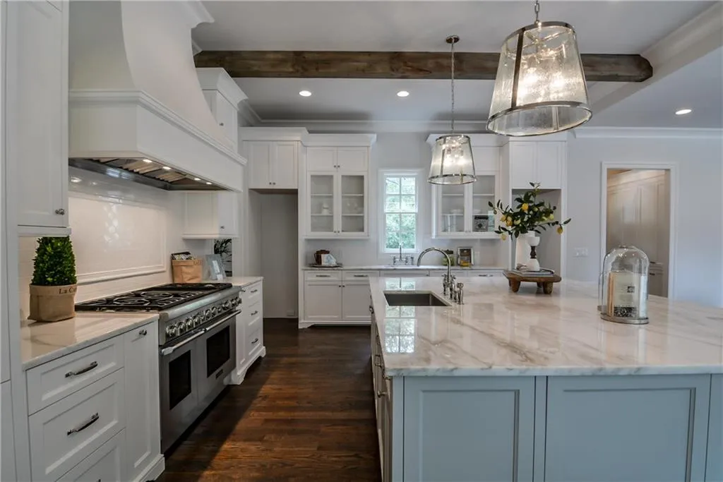 5465 Mount Vernon Parkway, Sandy Springs, Georgia 30327, 5 Bedrooms Bedrooms, ,6 BathroomsBathrooms,Residential,Sold,5465 Mount Vernon Parkway,5703825