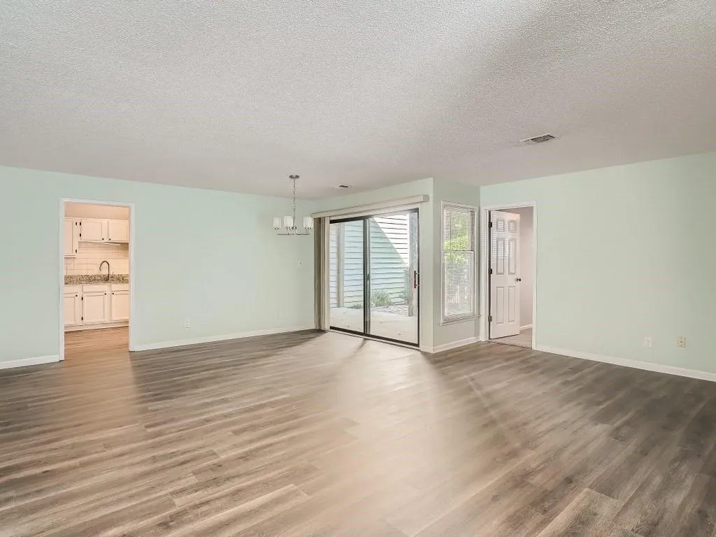 401 Garden Court, Sandy Springs, Georgia 30328, 3 Bedrooms Bedrooms, ,2 BathroomsBathrooms,Residential,Sold,401 Garden Court,7124423