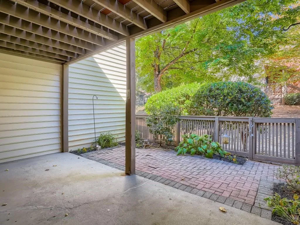 401 Garden Court, Sandy Springs, Georgia 30328, 3 Bedrooms Bedrooms, ,2 BathroomsBathrooms,Residential,Sold,401 Garden Court,7124423