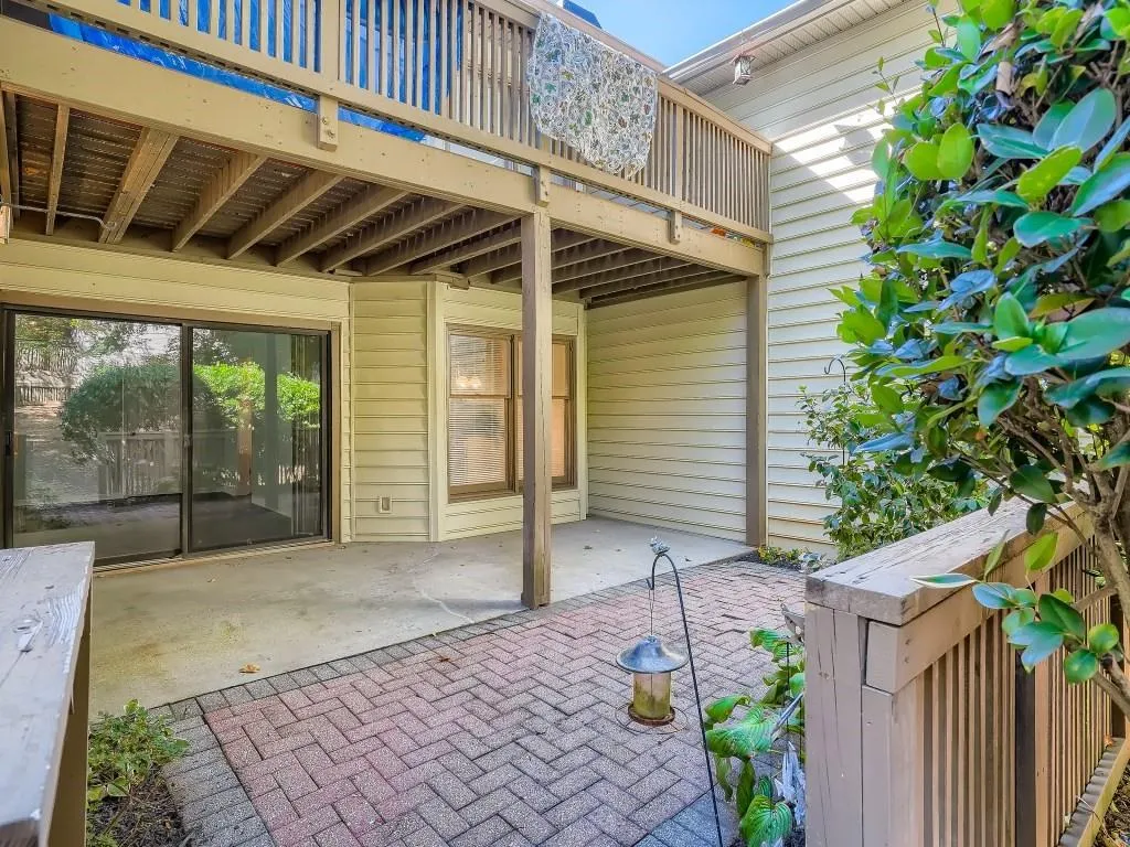 401 Garden Court, Sandy Springs, Georgia 30328, 3 Bedrooms Bedrooms, ,2 BathroomsBathrooms,Residential,Sold,401 Garden Court,7124423