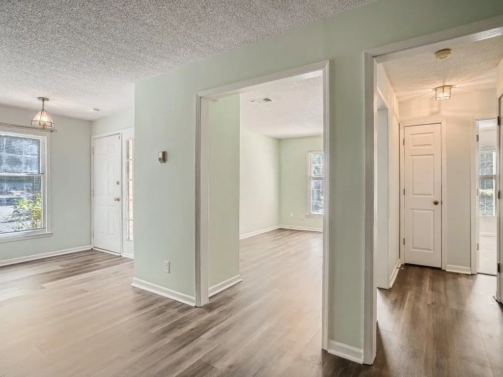 401 Garden Court, Sandy Springs, Georgia 30328, 3 Bedrooms Bedrooms, ,2 BathroomsBathrooms,Residential,Sold,401 Garden Court,7124423