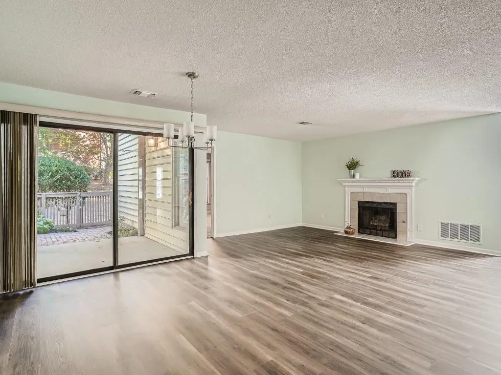 401 Garden Court, Sandy Springs, Georgia 30328, 3 Bedrooms Bedrooms, ,2 BathroomsBathrooms,Residential,Sold,401 Garden Court,7124423