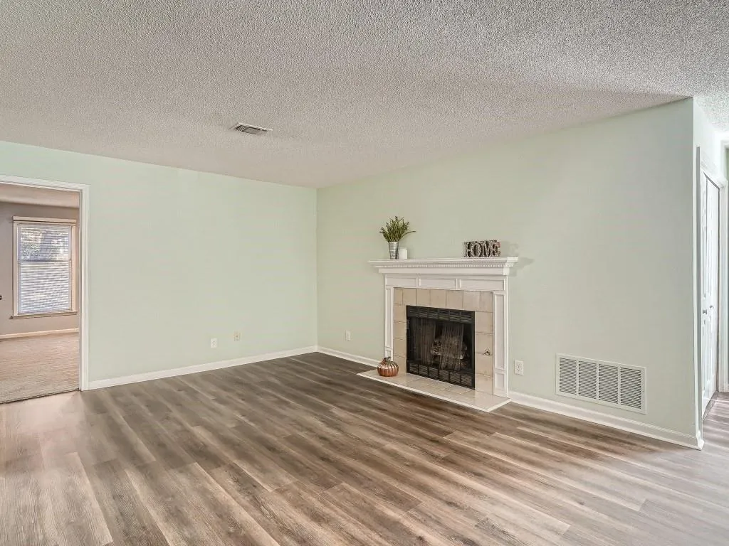 401 Garden Court, Sandy Springs, Georgia 30328, 3 Bedrooms Bedrooms, ,2 BathroomsBathrooms,Residential,Sold,401 Garden Court,7124423