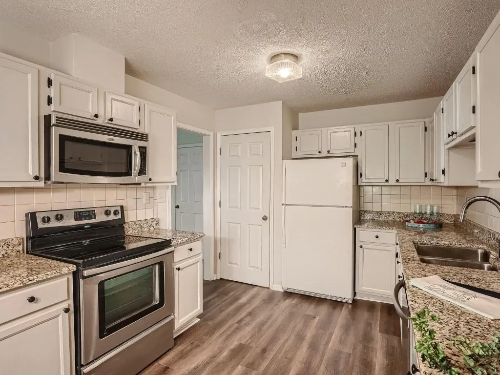 401 Garden Court, Sandy Springs, Georgia 30328, 3 Bedrooms Bedrooms, ,2 BathroomsBathrooms,Residential,Sold,401 Garden Court,7124423