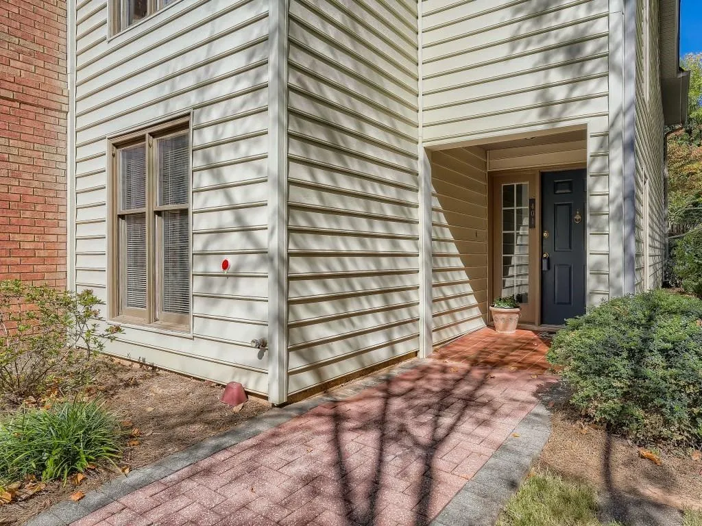 401 Garden Court, Sandy Springs, Georgia 30328, 3 Bedrooms Bedrooms, ,2 BathroomsBathrooms,Residential,Sold,401 Garden Court,7124423