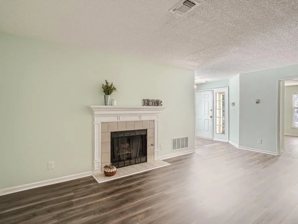 401 Garden Court, Sandy Springs, Georgia 30328, 3 Bedrooms Bedrooms, ,2 BathroomsBathrooms,Residential,Sold,401 Garden Court,7124423