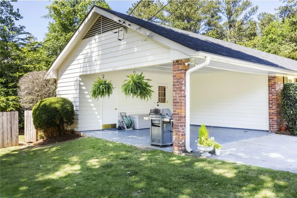 810 E Powderhorn Road, Sandy Springs, Georgia 30342, 3 Bedrooms Bedrooms, ,2 BathroomsBathrooms,Residential,Sold,810 E Powderhorn Road,6722119