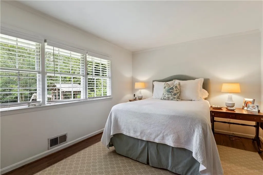 810 E Powderhorn Road, Sandy Springs, Georgia 30342, 3 Bedrooms Bedrooms, ,2 BathroomsBathrooms,Residential,Sold,810 E Powderhorn Road,6722119