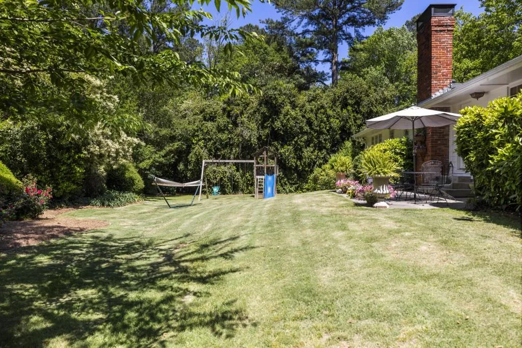 810 E Powderhorn Road, Sandy Springs, Georgia 30342, 3 Bedrooms Bedrooms, ,2 BathroomsBathrooms,Residential,Sold,810 E Powderhorn Road,6722119