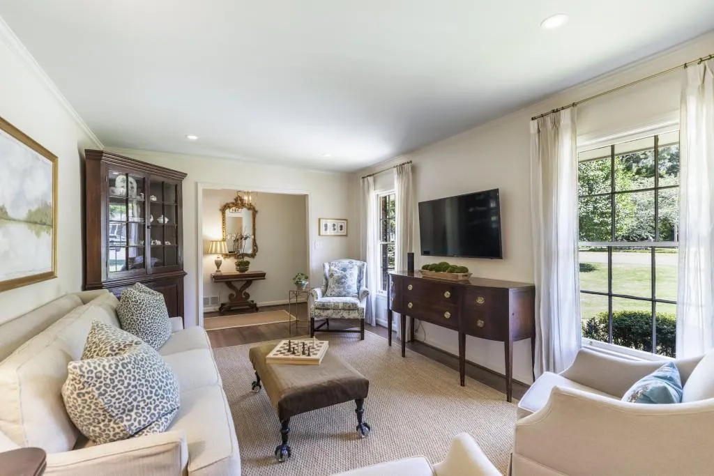 810 E Powderhorn Road, Sandy Springs, Georgia 30342, 3 Bedrooms Bedrooms, ,2 BathroomsBathrooms,Residential,Sold,810 E Powderhorn Road,6722119