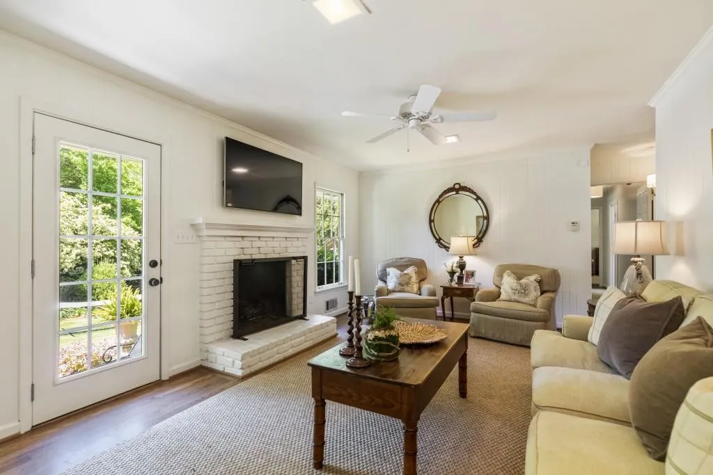 810 E Powderhorn Road, Sandy Springs, Georgia 30342, 3 Bedrooms Bedrooms, ,2 BathroomsBathrooms,Residential,Sold,810 E Powderhorn Road,6722119