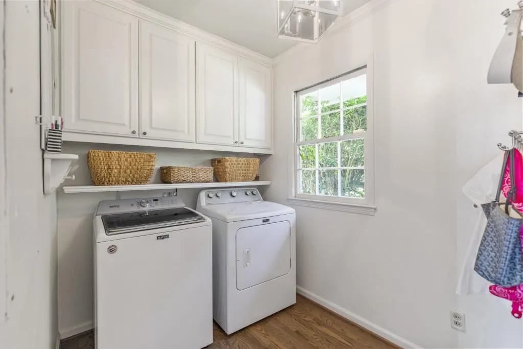 810 E Powderhorn Road, Sandy Springs, Georgia 30342, 3 Bedrooms Bedrooms, ,2 BathroomsBathrooms,Residential,Sold,810 E Powderhorn Road,6722119