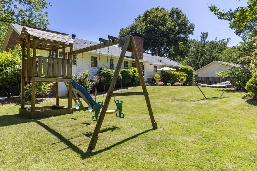 810 E Powderhorn Road, Sandy Springs, Georgia 30342, 3 Bedrooms Bedrooms, ,2 BathroomsBathrooms,Residential,Sold,810 E Powderhorn Road,6722119