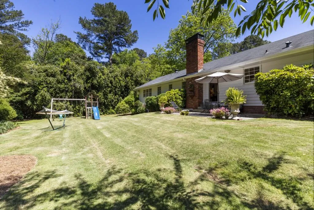 810 E Powderhorn Road, Sandy Springs, Georgia 30342, 3 Bedrooms Bedrooms, ,2 BathroomsBathrooms,Residential,Sold,810 E Powderhorn Road,6722119