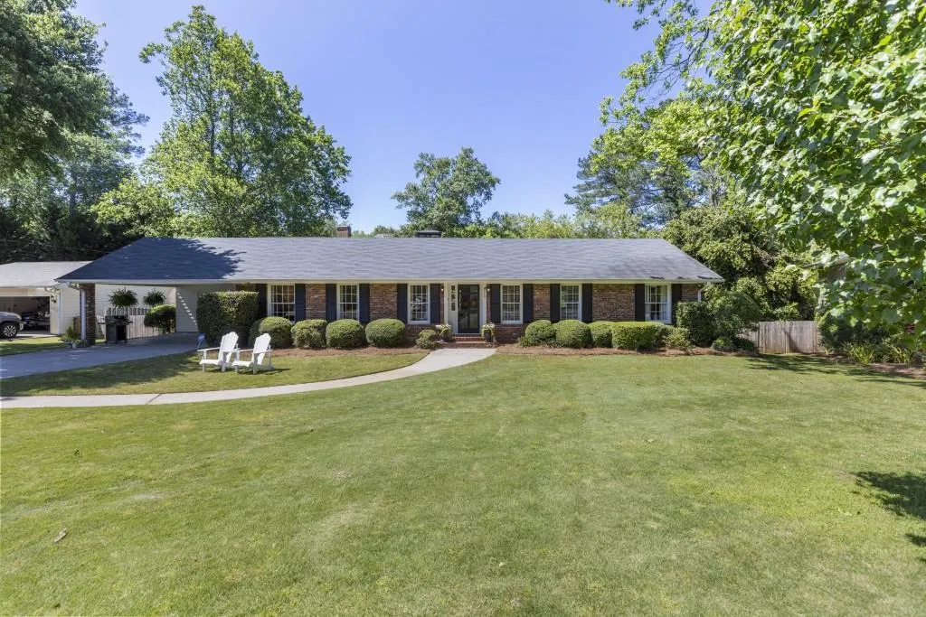 810 E Powderhorn Road, Sandy Springs, Georgia 30342, 3 Bedrooms Bedrooms, ,2 BathroomsBathrooms,Residential,Sold,810 E Powderhorn Road,6722119