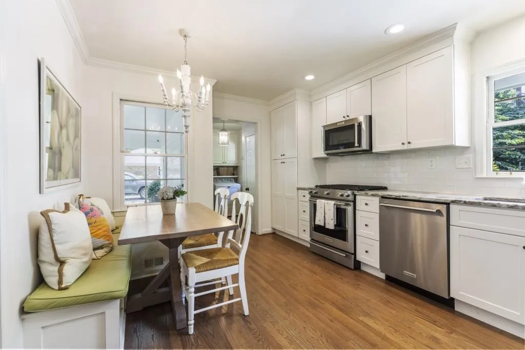 810 E Powderhorn Road, Sandy Springs, Georgia 30342, 3 Bedrooms Bedrooms, ,2 BathroomsBathrooms,Residential,Sold,810 E Powderhorn Road,6722119