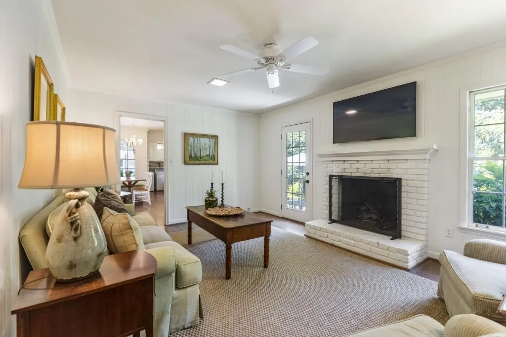 810 E Powderhorn Road, Sandy Springs, Georgia 30342, 3 Bedrooms Bedrooms, ,2 BathroomsBathrooms,Residential,Sold,810 E Powderhorn Road,6722119