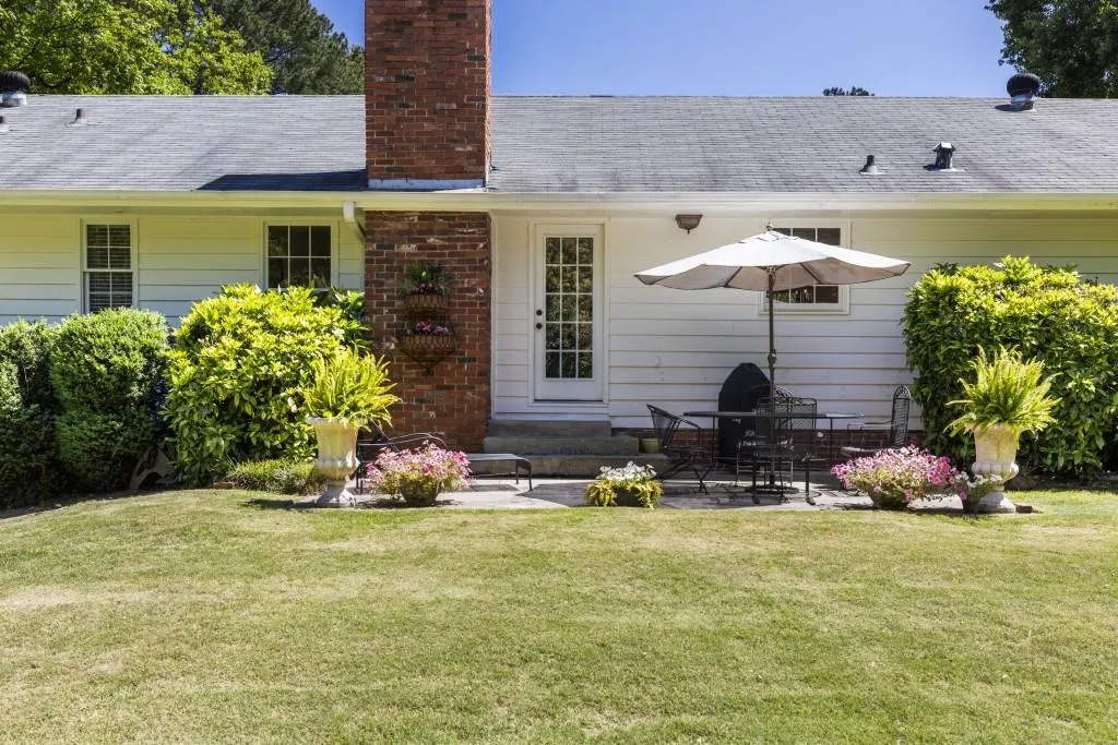 810 E Powderhorn Road, Sandy Springs, Georgia 30342, 3 Bedrooms Bedrooms, ,2 BathroomsBathrooms,Residential,Sold,810 E Powderhorn Road,6722119