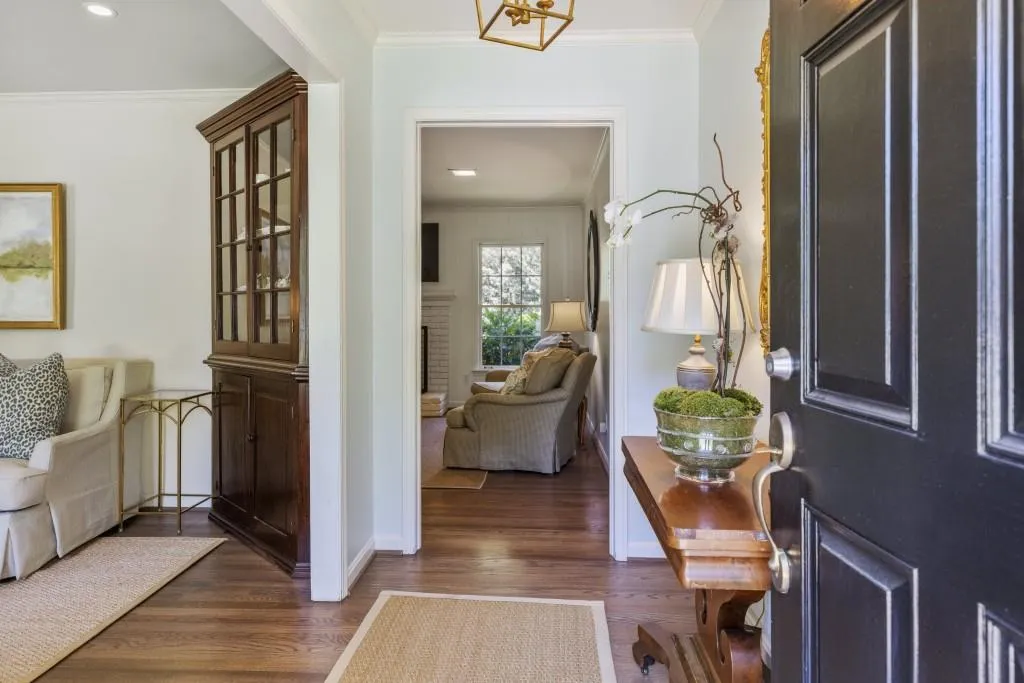 810 E Powderhorn Road, Sandy Springs, Georgia 30342, 3 Bedrooms Bedrooms, ,2 BathroomsBathrooms,Residential,Sold,810 E Powderhorn Road,6722119