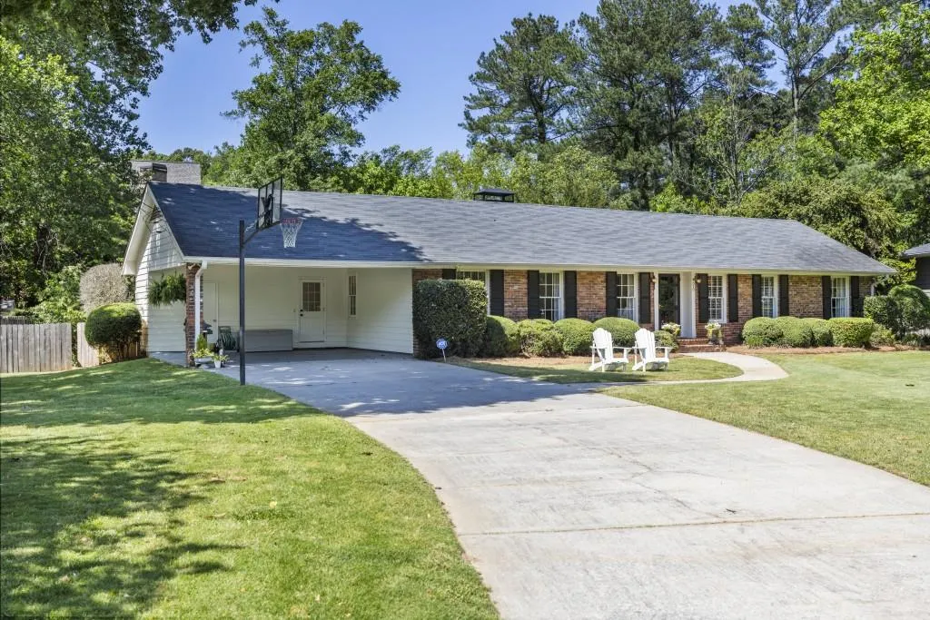 810 E Powderhorn Road, Sandy Springs, Georgia 30342, 3 Bedrooms Bedrooms, ,2 BathroomsBathrooms,Residential,Sold,810 E Powderhorn Road,6722119