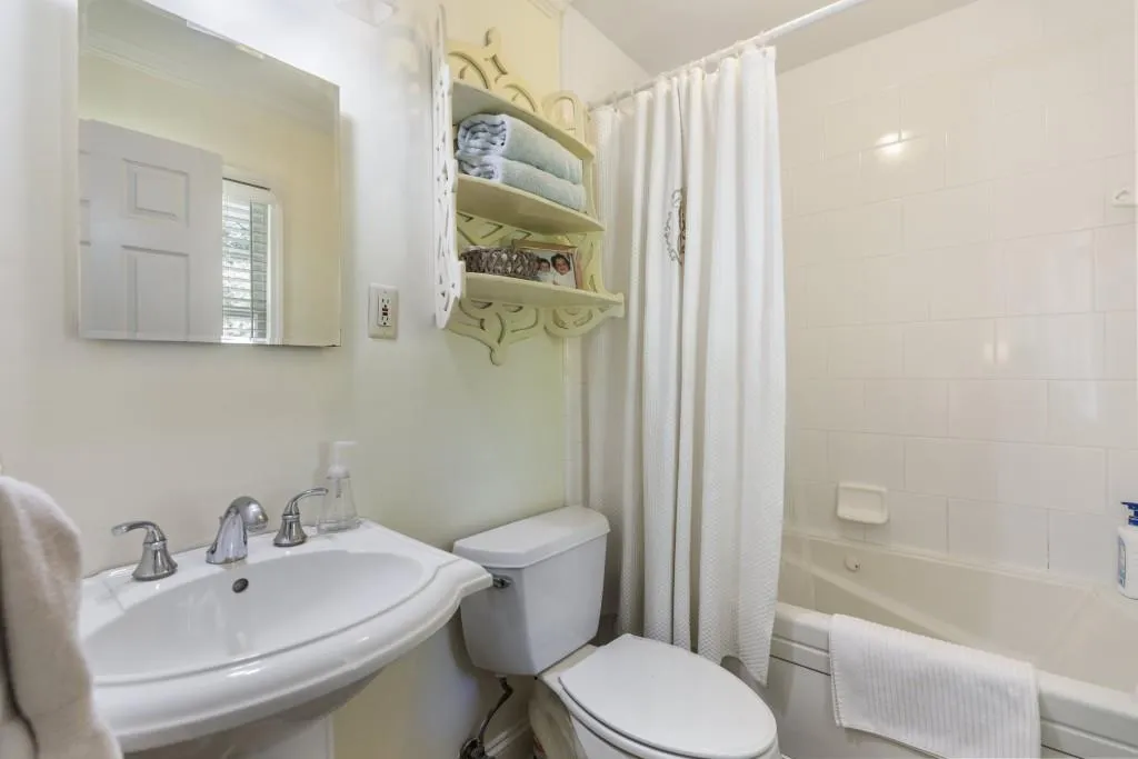 810 E Powderhorn Road, Sandy Springs, Georgia 30342, 3 Bedrooms Bedrooms, ,2 BathroomsBathrooms,Residential,Sold,810 E Powderhorn Road,6722119