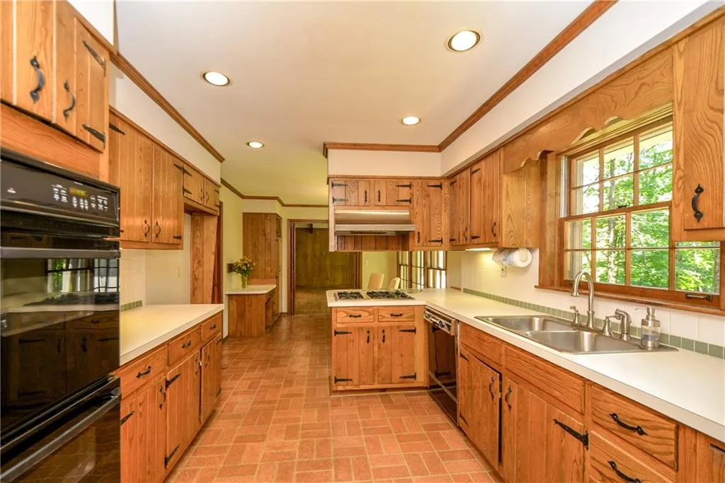 1630 Sunnybrook Farm Road, Sandy Springs, Georgia 30350, 3 Bedrooms Bedrooms, ,2 BathroomsBathrooms,Residential,Sold,1630 Sunnybrook Farm Road,6079149