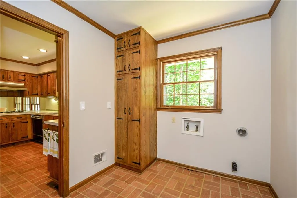 1630 Sunnybrook Farm Road, Sandy Springs, Georgia 30350, 3 Bedrooms Bedrooms, ,2 BathroomsBathrooms,Residential,Sold,1630 Sunnybrook Farm Road,6079149