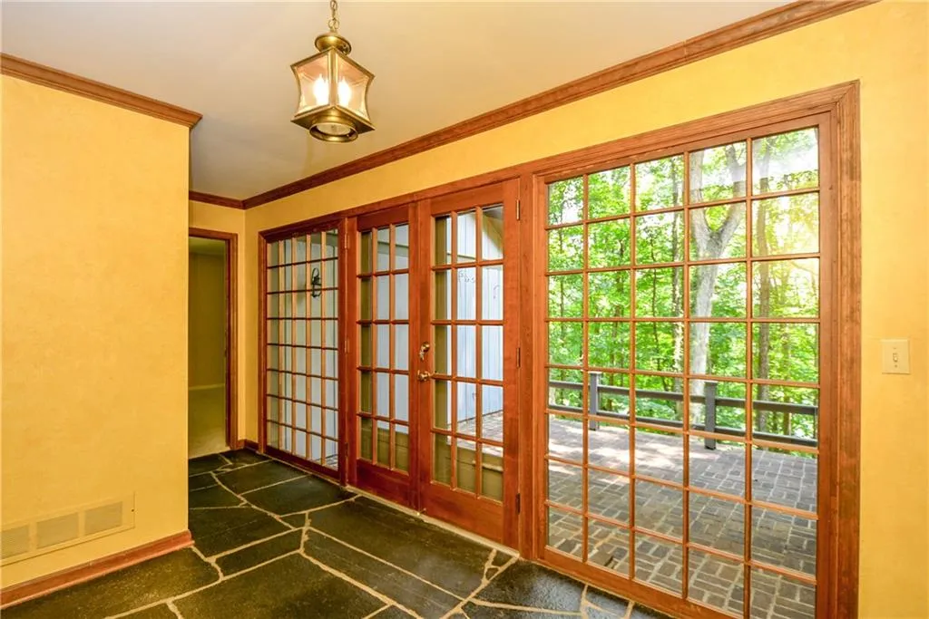1630 Sunnybrook Farm Road, Sandy Springs, Georgia 30350, 3 Bedrooms Bedrooms, ,2 BathroomsBathrooms,Residential,Sold,1630 Sunnybrook Farm Road,6079149
