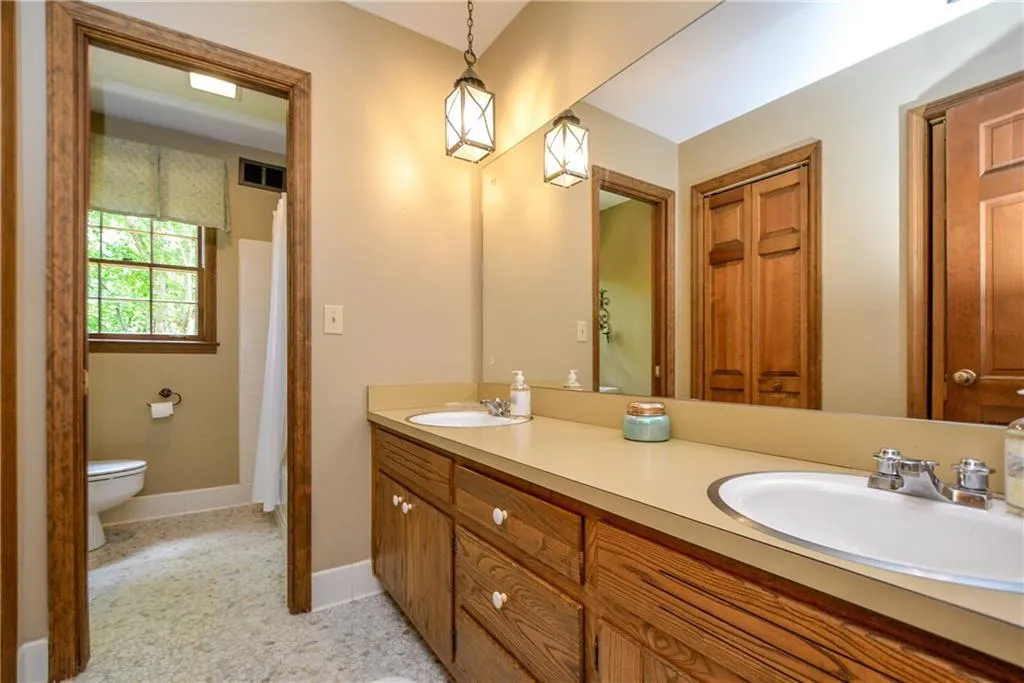 1630 Sunnybrook Farm Road, Sandy Springs, Georgia 30350, 3 Bedrooms Bedrooms, ,2 BathroomsBathrooms,Residential,Sold,1630 Sunnybrook Farm Road,6079149