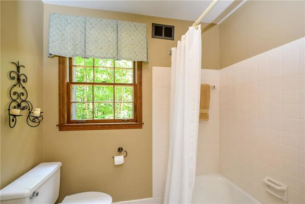1630 Sunnybrook Farm Road, Sandy Springs, Georgia 30350, 3 Bedrooms Bedrooms, ,2 BathroomsBathrooms,Residential,Sold,1630 Sunnybrook Farm Road,6079149