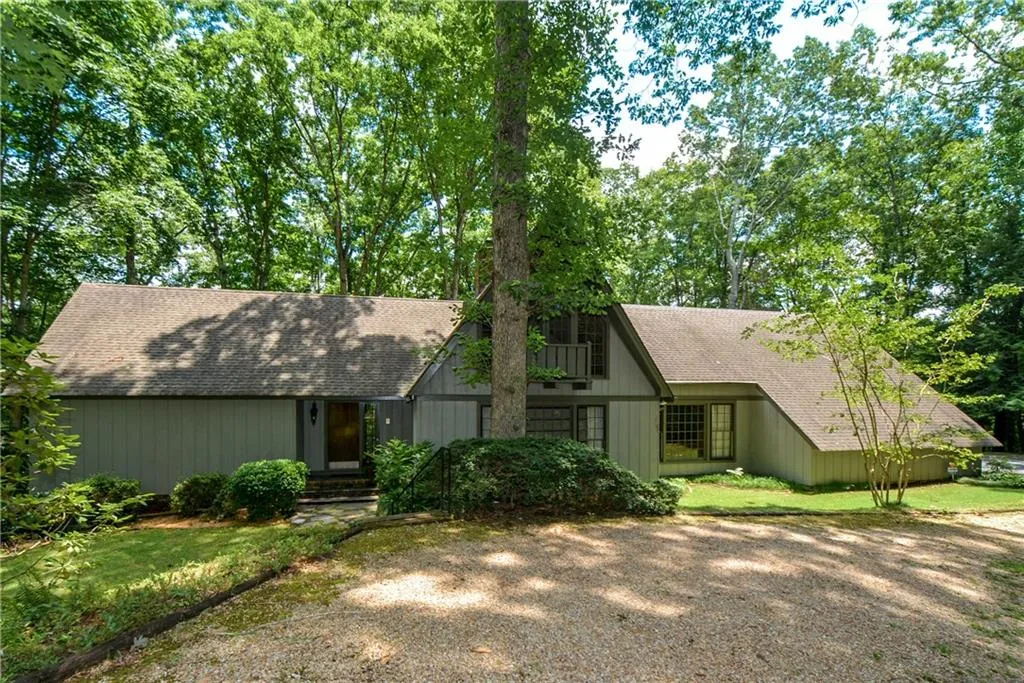 1630 Sunnybrook Farm Road, Sandy Springs, Georgia 30350, 3 Bedrooms Bedrooms, ,2 BathroomsBathrooms,Residential,Sold,1630 Sunnybrook Farm Road,6079149