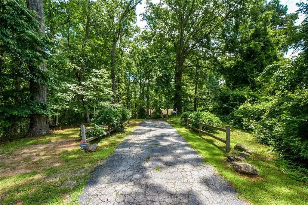 1630 Sunnybrook Farm Road, Sandy Springs, Georgia 30350, 3 Bedrooms Bedrooms, ,2 BathroomsBathrooms,Residential,Sold,1630 Sunnybrook Farm Road,6079149