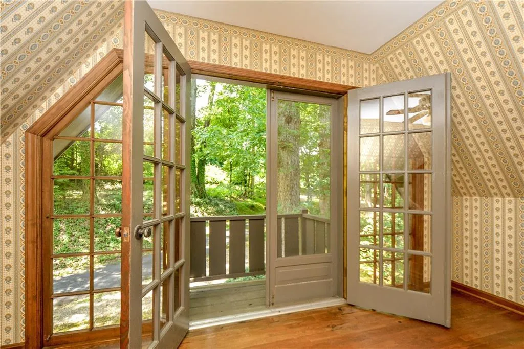 1630 Sunnybrook Farm Road, Sandy Springs, Georgia 30350, 3 Bedrooms Bedrooms, ,2 BathroomsBathrooms,Residential,Sold,1630 Sunnybrook Farm Road,6079149