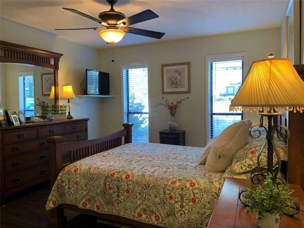 907 Woodcliff Drive Unit 907, Sandy Springs, Georgia 30350, 2 Bedrooms Bedrooms, ,2 BathroomsBathrooms,Residential,Sold,907 Woodcliff Drive Unit 907,6983412