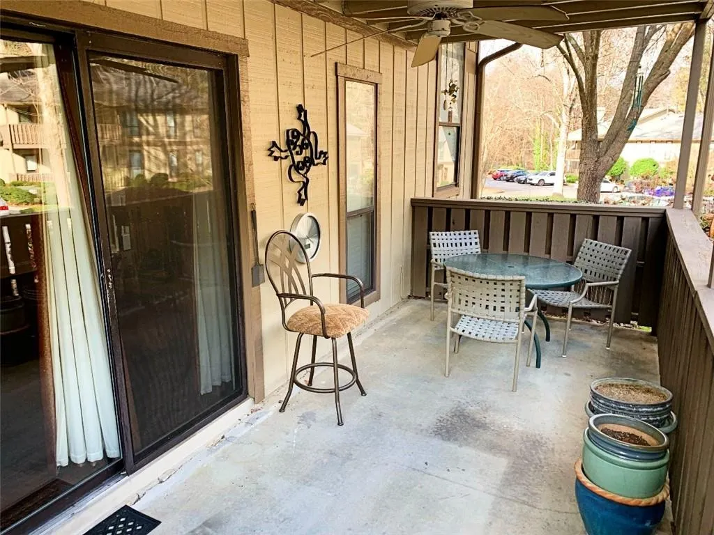 907 Woodcliff Drive Unit 907, Sandy Springs, Georgia 30350, 2 Bedrooms Bedrooms, ,2 BathroomsBathrooms,Residential,Sold,907 Woodcliff Drive Unit 907,6983412