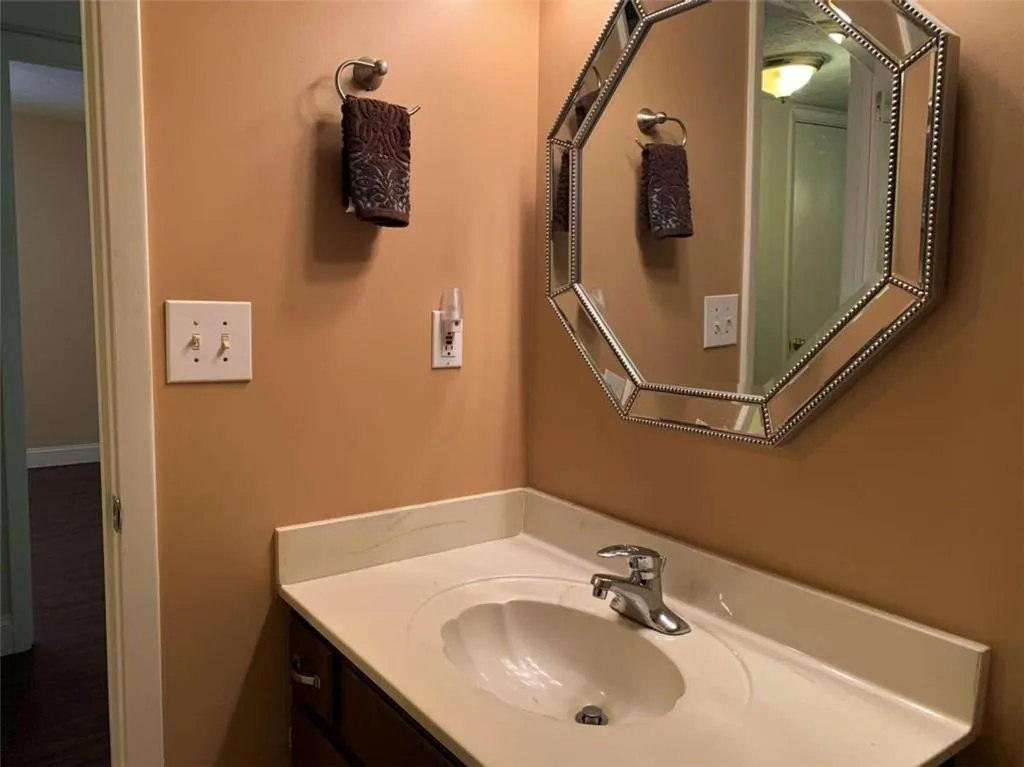 907 Woodcliff Drive Unit 907, Sandy Springs, Georgia 30350, 2 Bedrooms Bedrooms, ,2 BathroomsBathrooms,Residential,Sold,907 Woodcliff Drive Unit 907,6983412