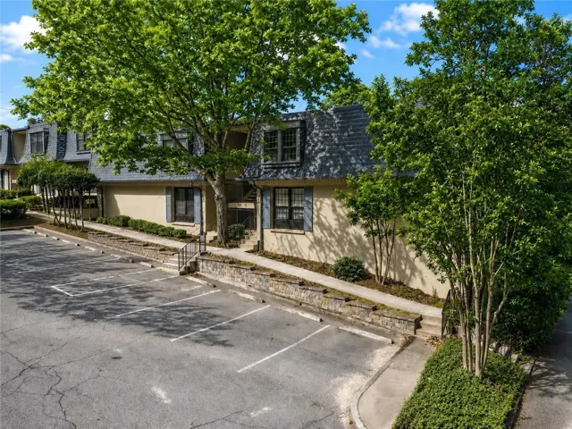 53 La Rue Place Nw, Atlanta, Georgia 30327