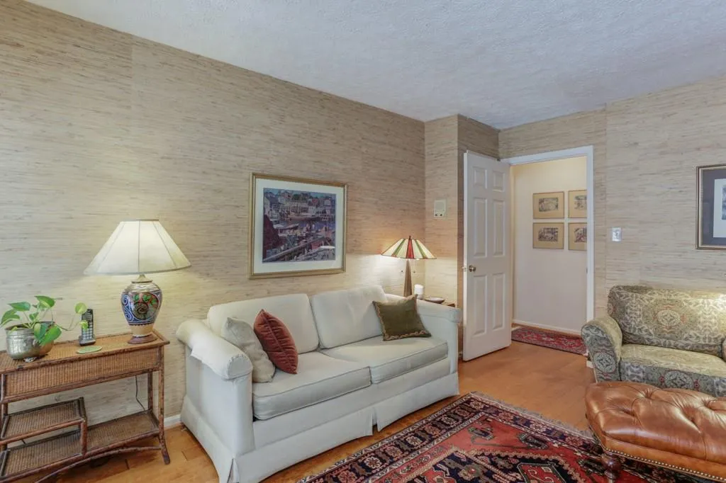 433 The North Chace, Sandy Springs, Georgia 30328, 4 Bedrooms Bedrooms, ,3 BathroomsBathrooms,Residential,Sold,433 The North Chace,6558187