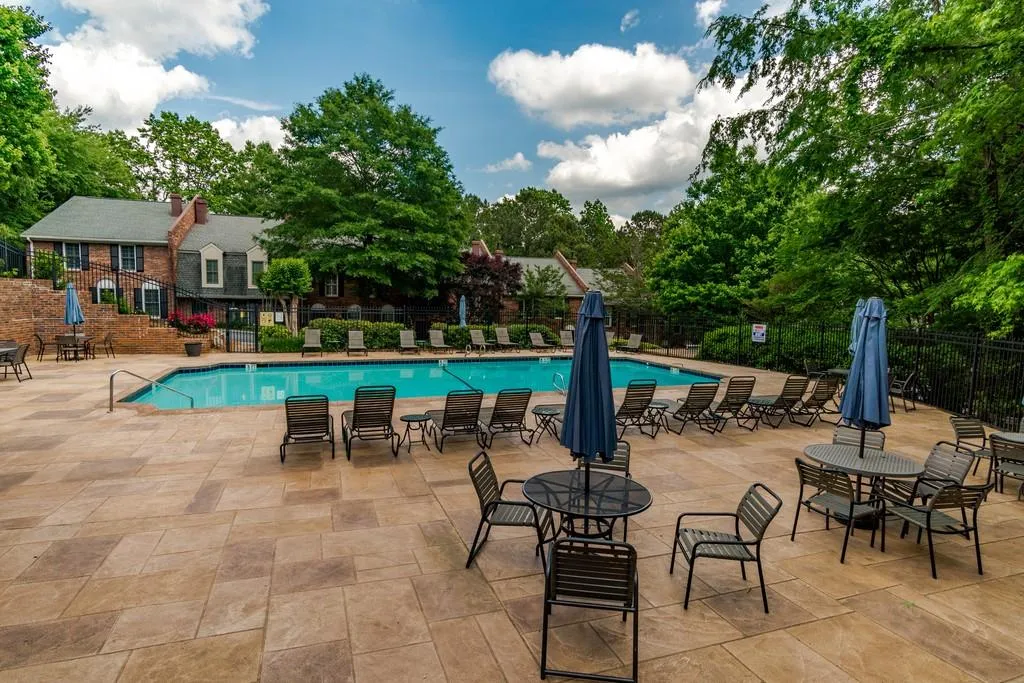 433 The North Chace, Sandy Springs, Georgia 30328, 4 Bedrooms Bedrooms, ,3 BathroomsBathrooms,Residential,Sold,433 The North Chace,6558187